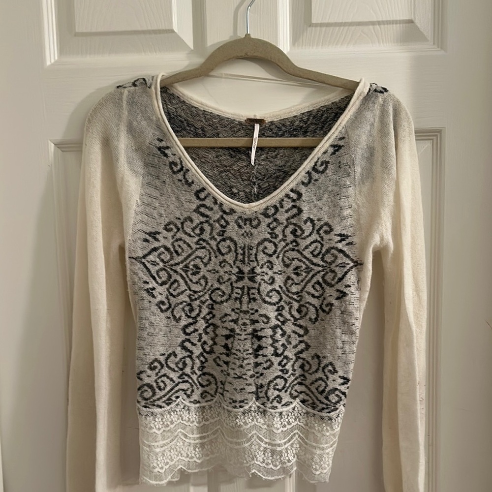 Free People Women's Cream and Black Patterned sweater